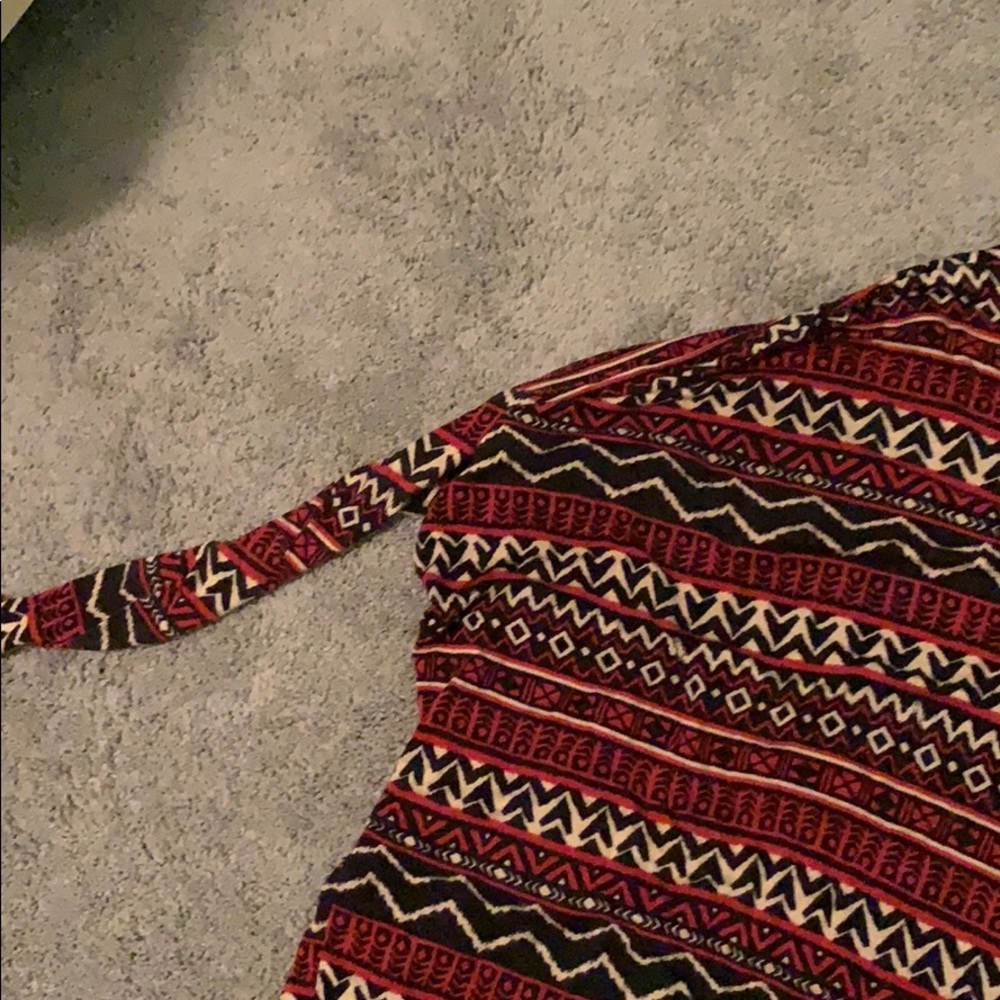patterned flowy top! - Picture 2 of 3